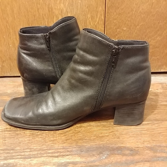 Croft & Barrow Macee Leather Ankle Bootie Sz 9 - Picture 4 of 6